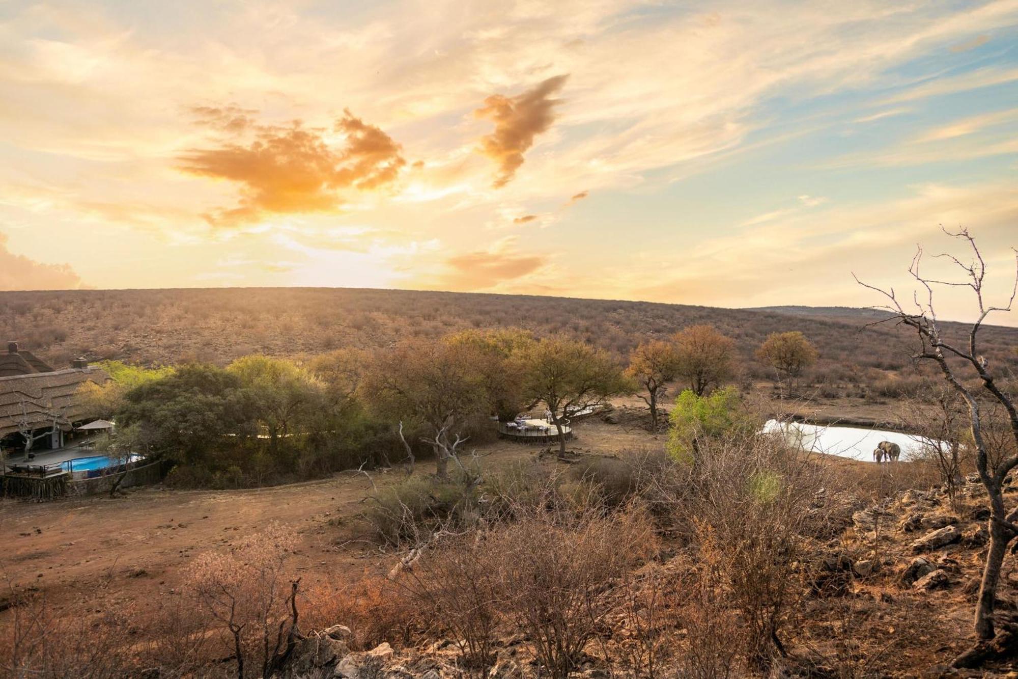 Tuningi Safari Lodge Мадікве-Ґейм-Резерв Екстер'єр фото