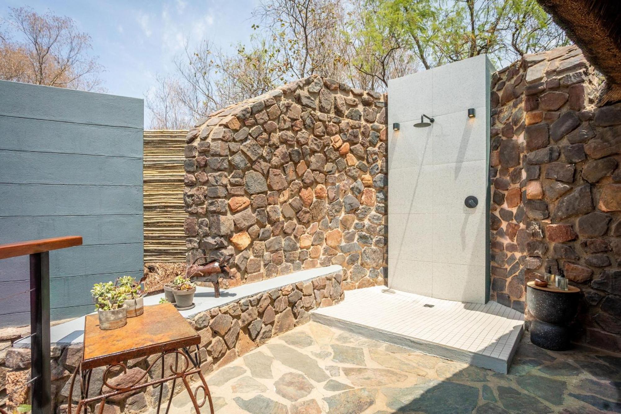 Tuningi Safari Lodge Мадікве-Ґейм-Резерв Екстер'єр фото